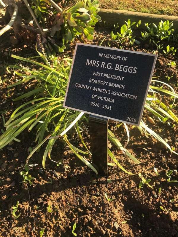 Plaque on metal stake - Garden bed