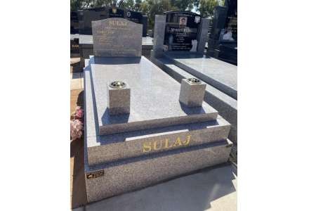 Anshi Cloud - SULAJ-Shepparton-full monument-gold inscription