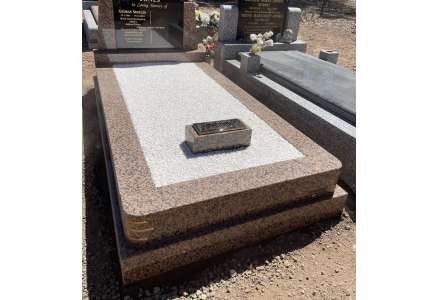 Calca Red -ashlar kerbs and pillars g20 headstone