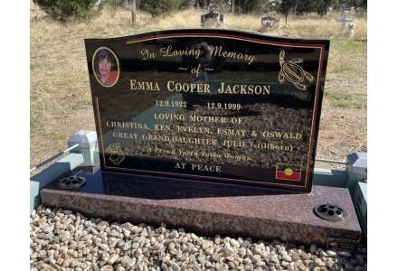 G20 Black - ogee headstone with gold and painted highlights - 1140 base