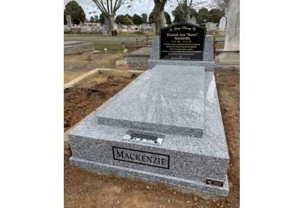 Harcourt-MACKENZIE-Kyabram-Square kerbs angled pillars ledger ogee hs surname flower trough