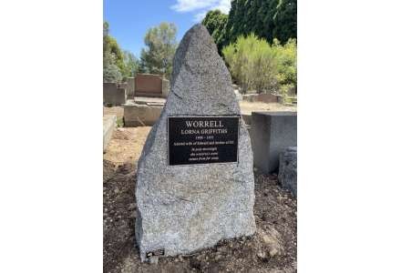 Harcourt-WORRELL-Box Hill-Boulder and Plaque